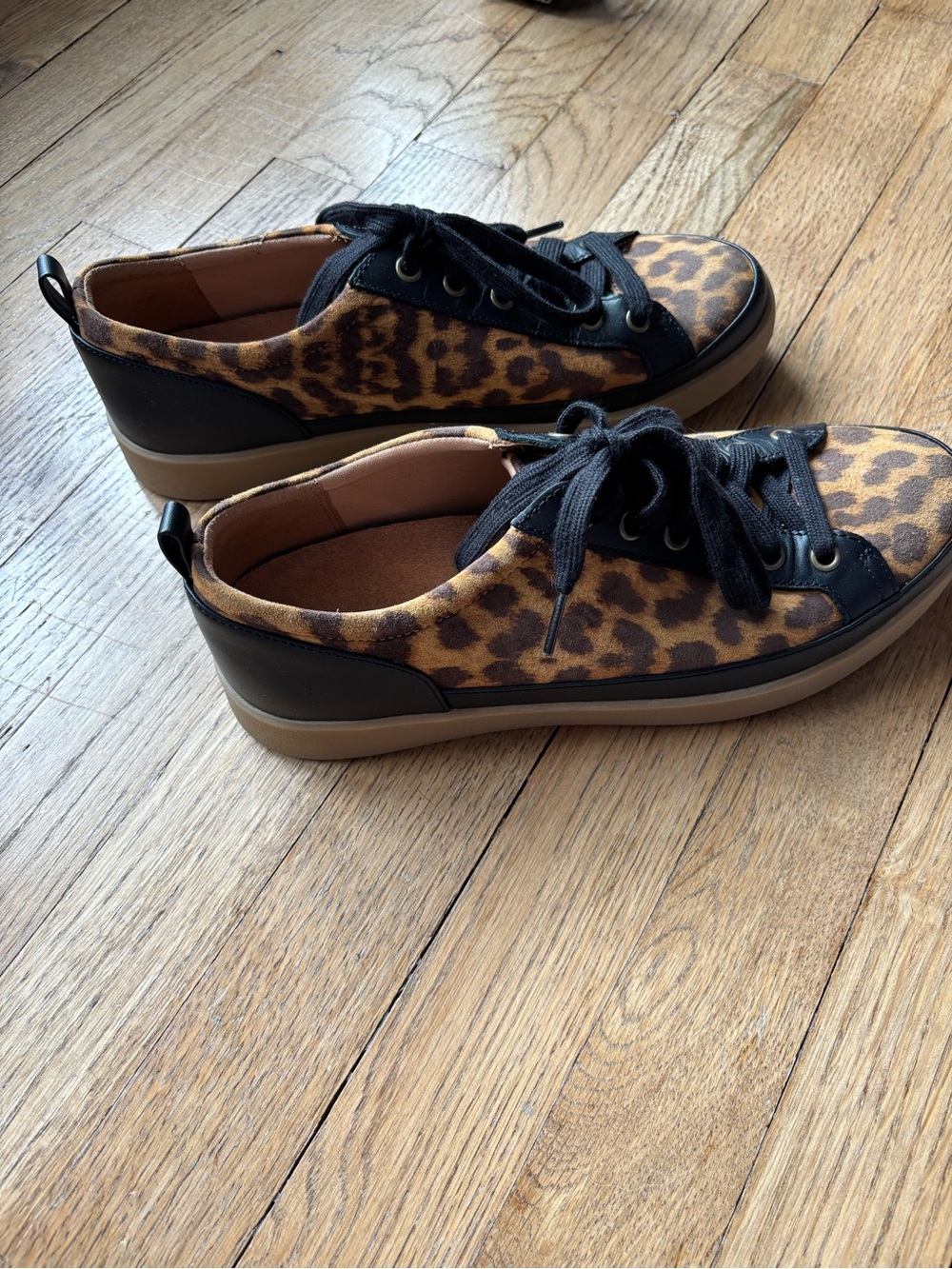 Vionic Winny Leather Low Top Sneakers Tan Leopard Print Size 9.5 - Picture 5 of 7